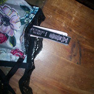 Victoria's Secret Garter Belt Very Sexy Lingerie Black Lace Mesh Floral M/L NWT